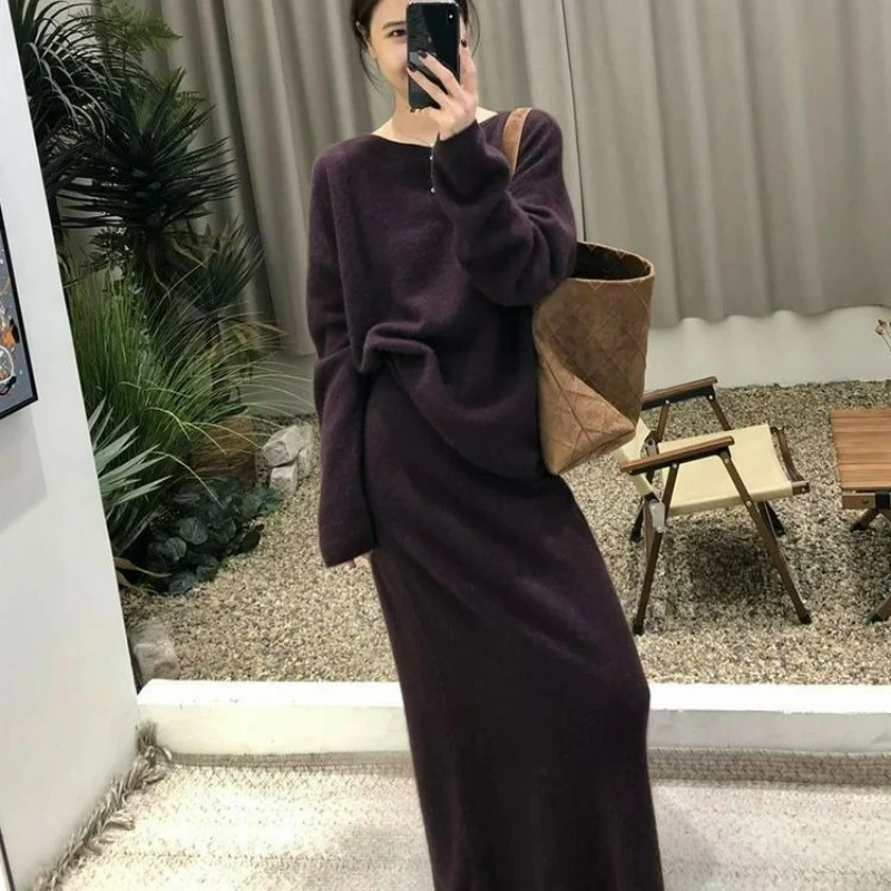 أنماط جديدة عصرية لخريف وشتاء 2026 تتميز بظهر مستدير سترة محبوكة ناعمة أرجوانية ناعمة ورقبة مستديرة تنورة عالية الخصر #1