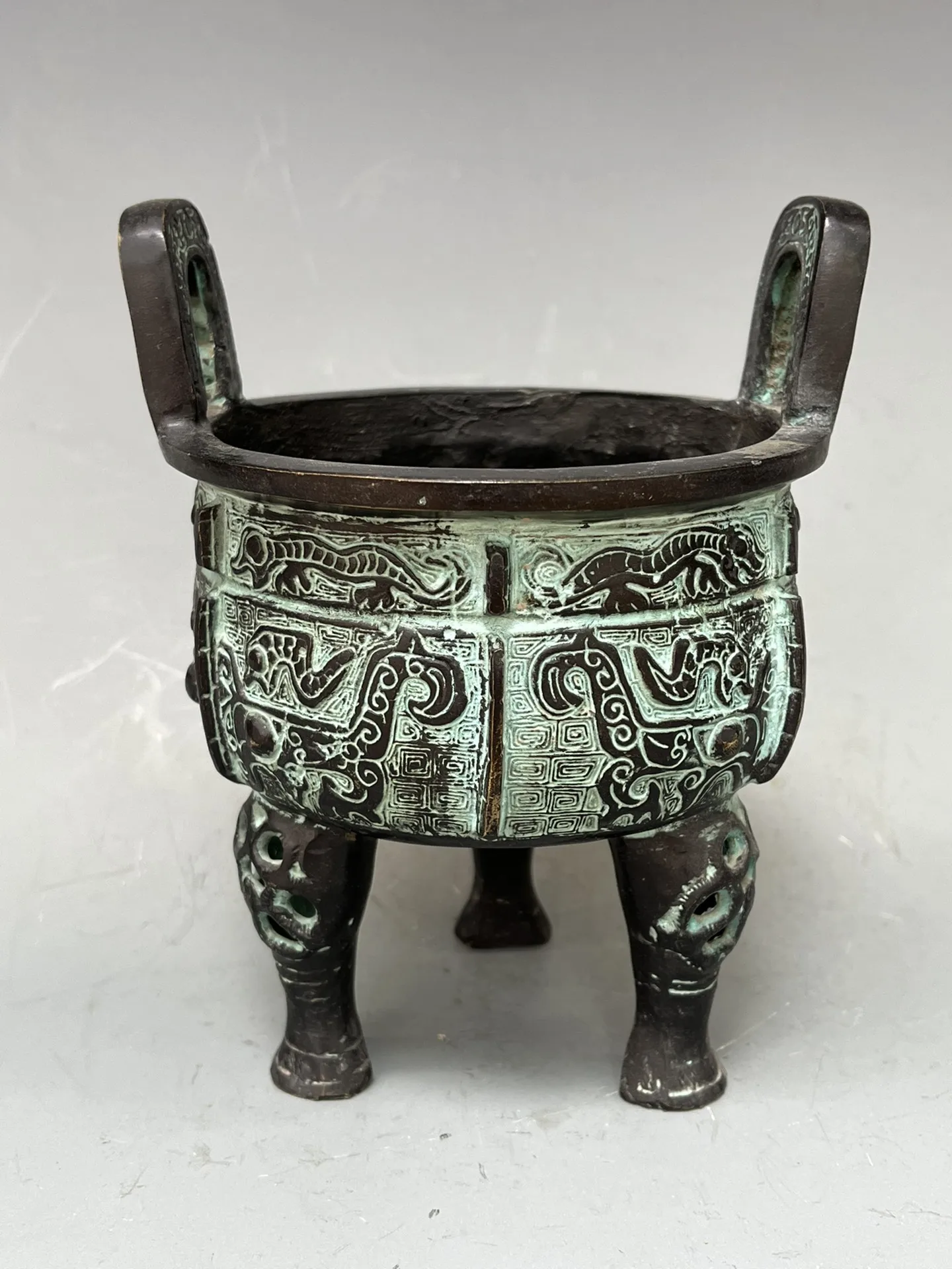 Very rare old  han Dynasty bronze Clan tribal sacrificial cauldron,Beautiful ornamentation,free shipping