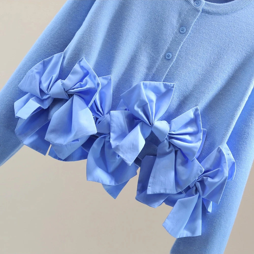 Cardigan lavorato a maglia a maniche lunghe con scollo tondo con fiocco resistente, cappotto maglione blu corto a vita alta dimagrante stile coreano autunno 2025