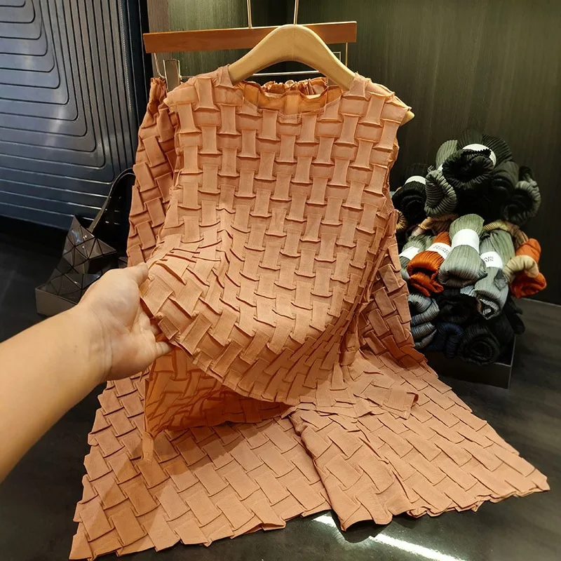 

Miyake Комплект плиссированных брюк Plisse с круглым вырезом и складным верхом, новинка лета 2025 года, плиссированный повседневный свободный комплект со складками на талии, комплект из 2 предметов