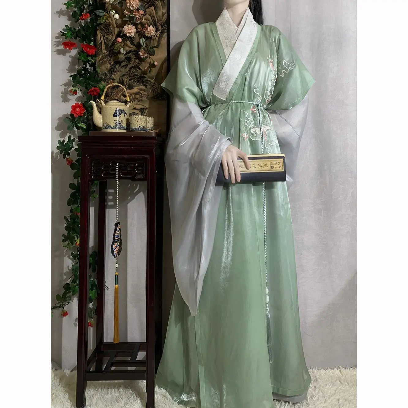 

Green Hanfu spring and summer men's and women's Taoist robes with embroidery performance costum class Chines traditional dress