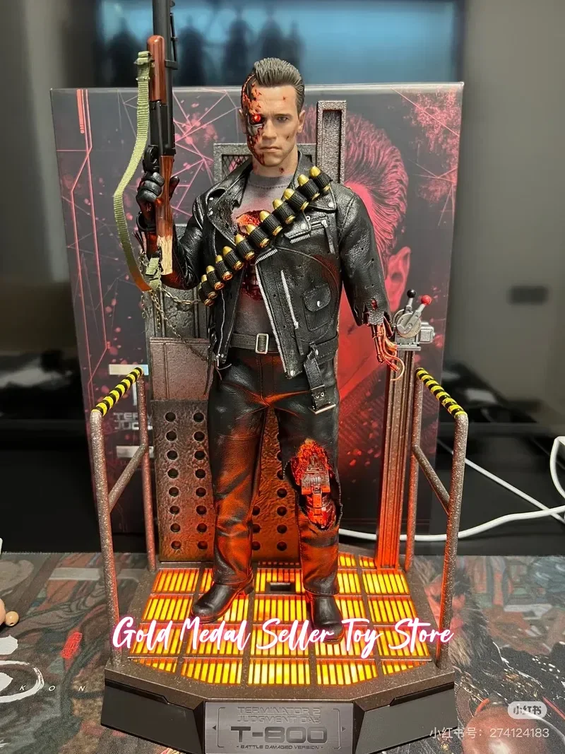 

Hottoys 1/6 DX46 T-800 Battle Damaged Version 2.0 Action Figure - Terminator 2 Judgment Day Collectible Toy for Adults