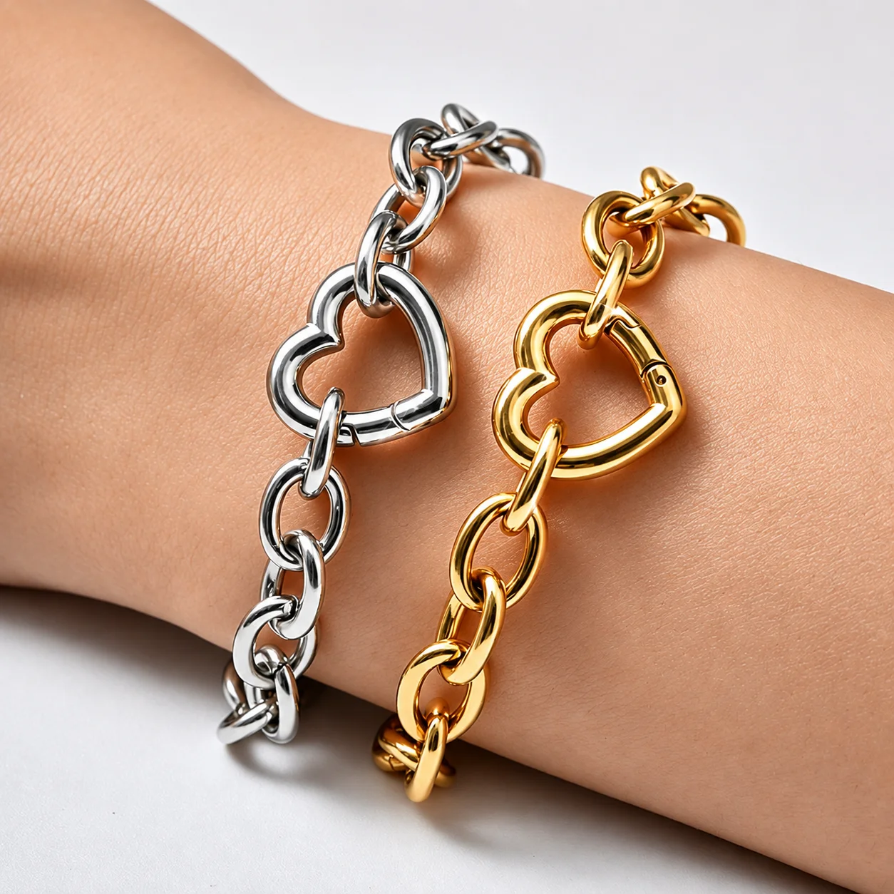 Chunky Heart Bracelet Stainless Steel Thick Rolo Link Chain Heart Carabiner Lock Non-Tarnish Jewelry for Women