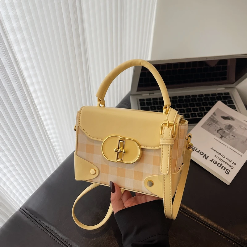 

High-End Luxury Tote Messenger Bag Large Capacity Best For Superstar Show Elegant Leather Vintage Design