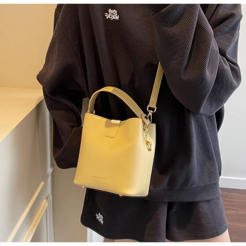 حقيبة كروس نسائية بوهيمية بكتف واحد وتصميم زهور وواسعة للارتداء اليومي