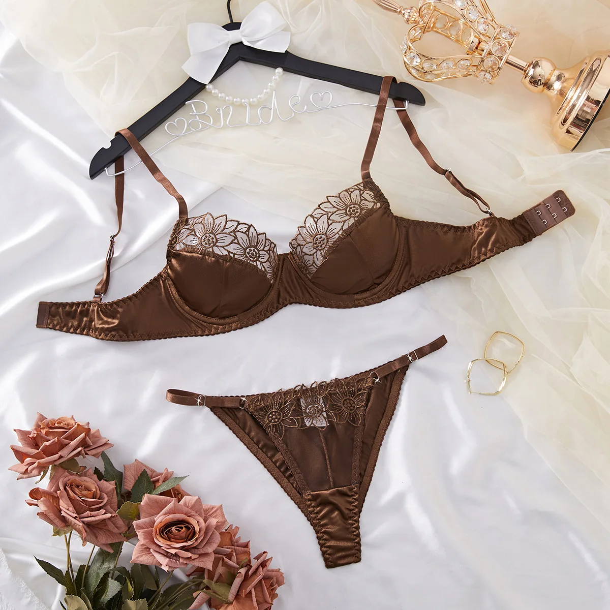 

Woman Lace Transparent Underwear Sexy Lingerie Fairy Embroidery Brief Sets Delicate Bra Kit Push Up Breves Sets Thin Erotic Bras