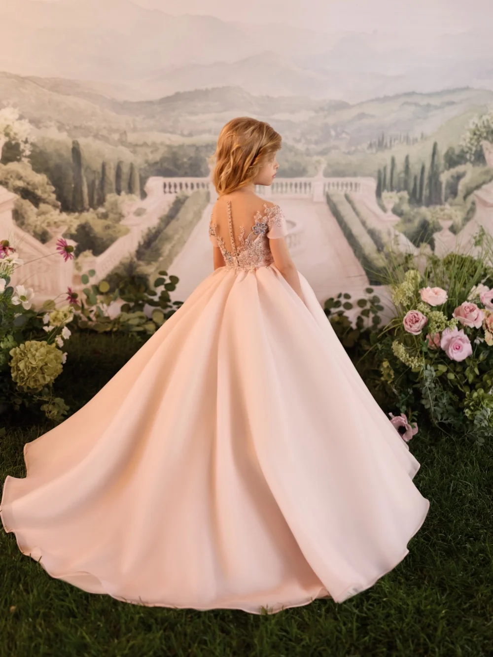 Girls Shimmering Beaded Appliques Dresses For Birthday Party Elegant Oneck Short Sleeve Kids Princess Gown Formal Evening Dress