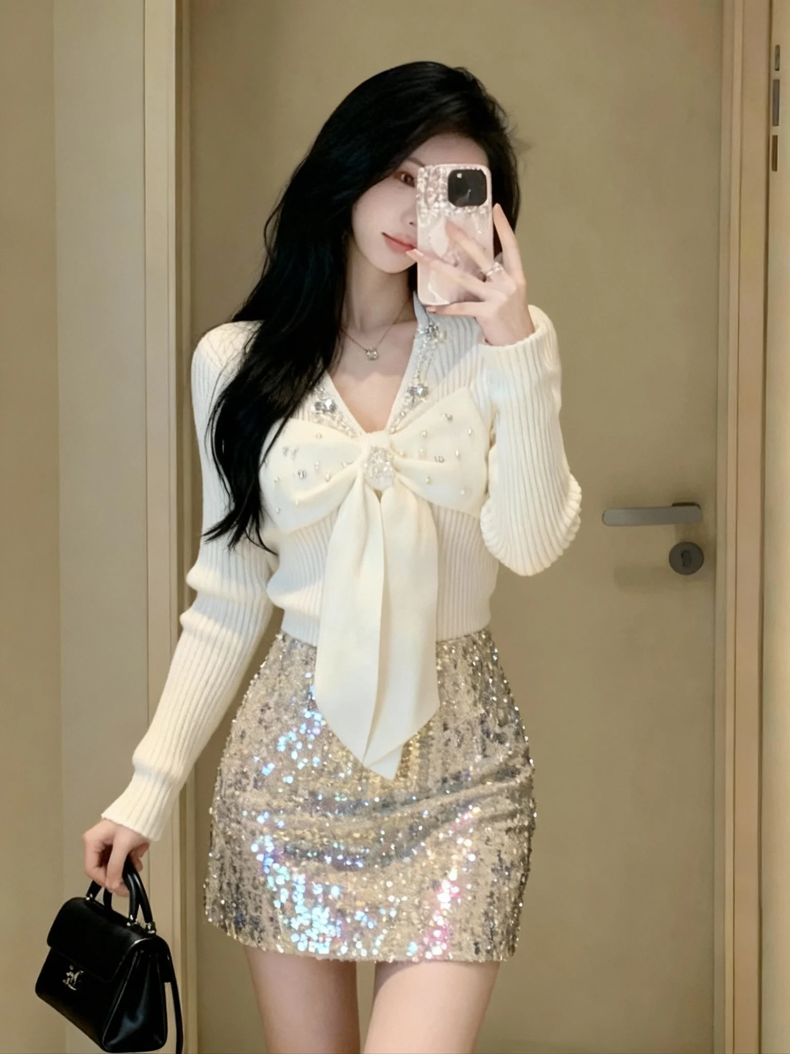 

Elegant Pearl Embellished Knitwear Slim Fit Long Sleeve Women's Top with Bow Detail Gentle Style Fashionable Winter Outerwear