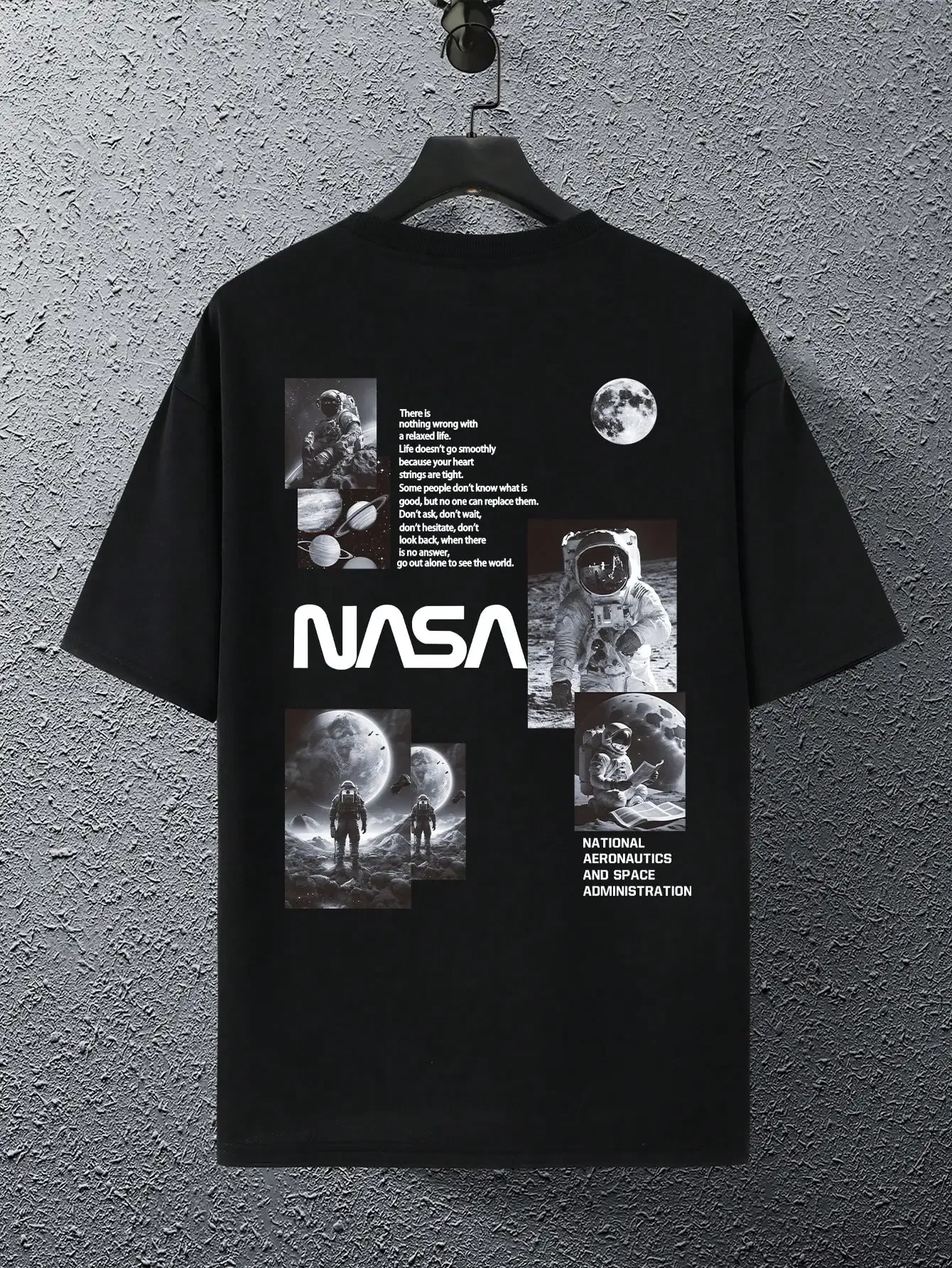 Manfinity Homme Men\'s Summer Astronaut Pattern Printed Round Neck Casual Short Sleeve T-shirt with Slogan, Suitable for Friends