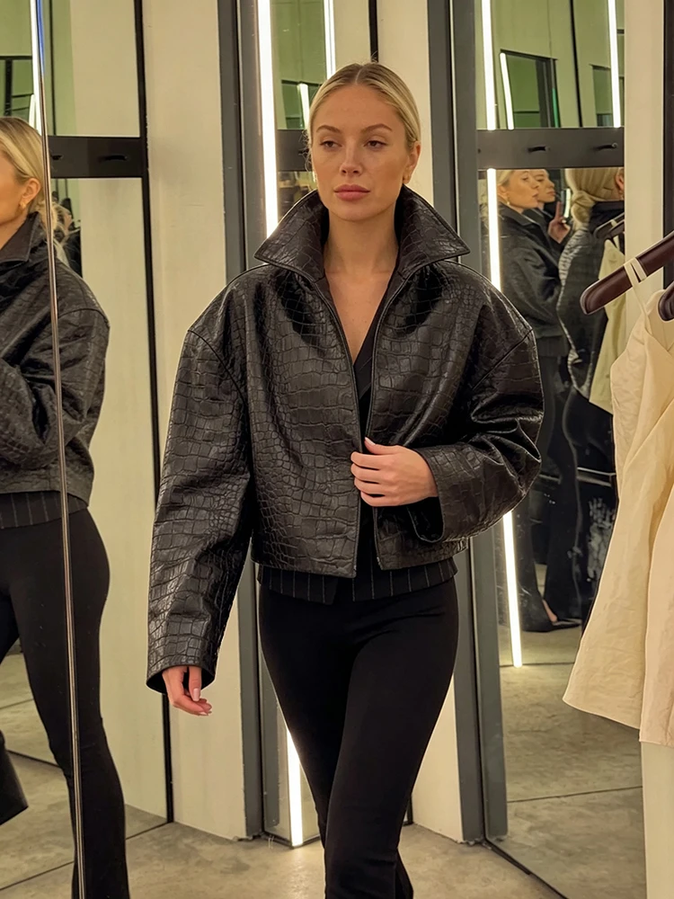 Minimalistische geprägte Kunstlederjacke für Damen, weiß, Stehkragen, offener Schnitt, lange Ärmel, kurzer Mantel, modische Streetwear für Partys. – Detail 18