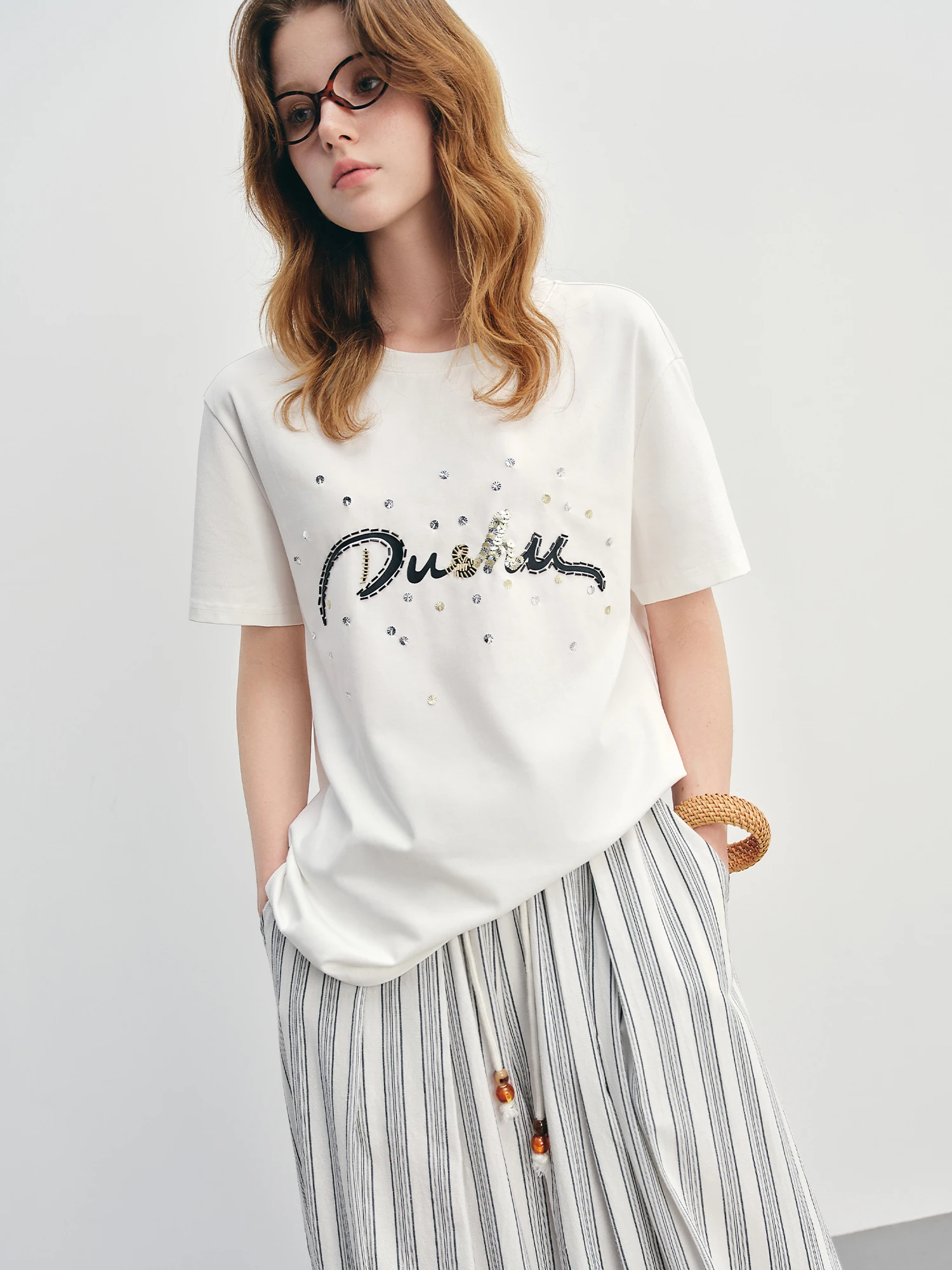 ​ FSLE Zomer 2025, T-shirt met letterprint - Kraldetail, ronde hals, losse pasvorm, casual top, damesmode ​