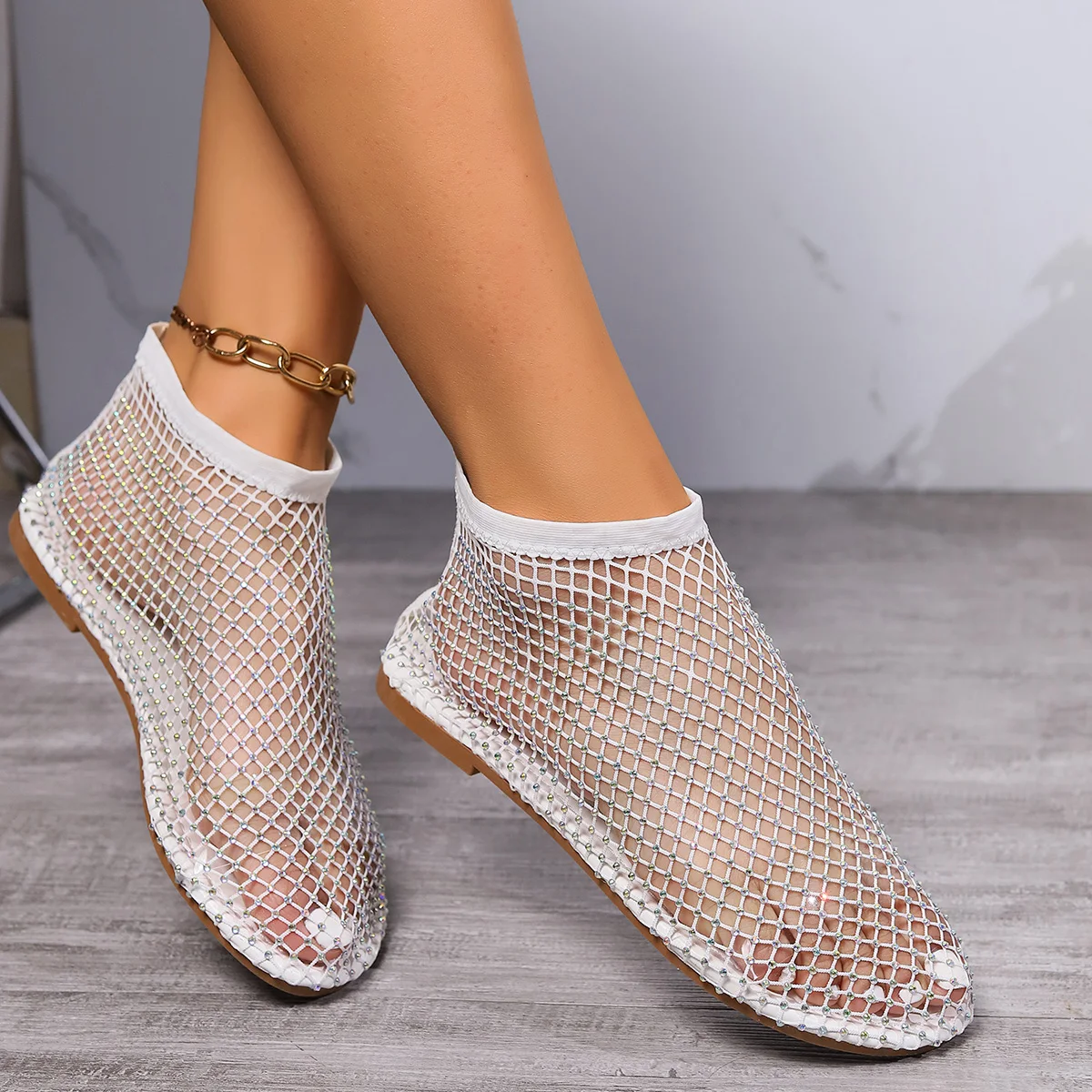 2024 Summer Women's New Round Toe Flat Bottom Sandals Hollow Short Boots Water Diamond Sexy Flat Bottom Fashion Banquet Slippers