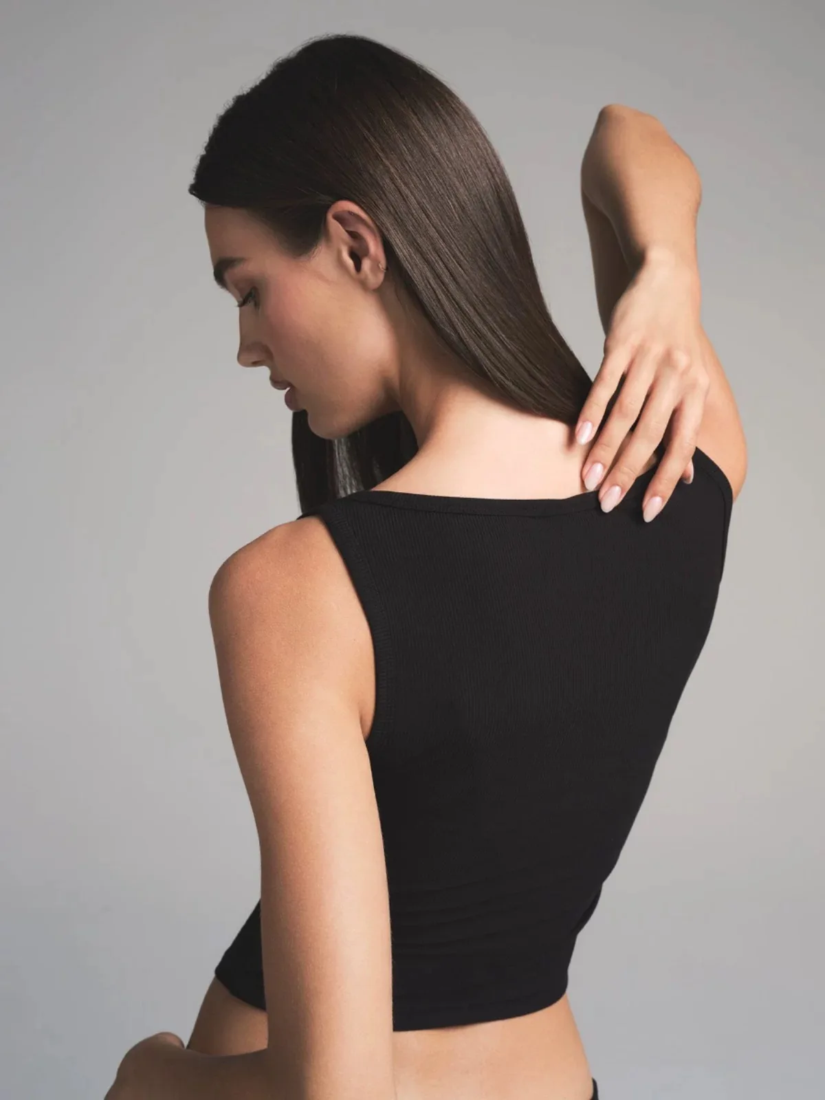 سترة كيم من الدانتيل بتصميم مكون من قطعتين مع ملابس داخلية على شكل كوب مثلث ورقبة منخفضة بدون أكمام #2