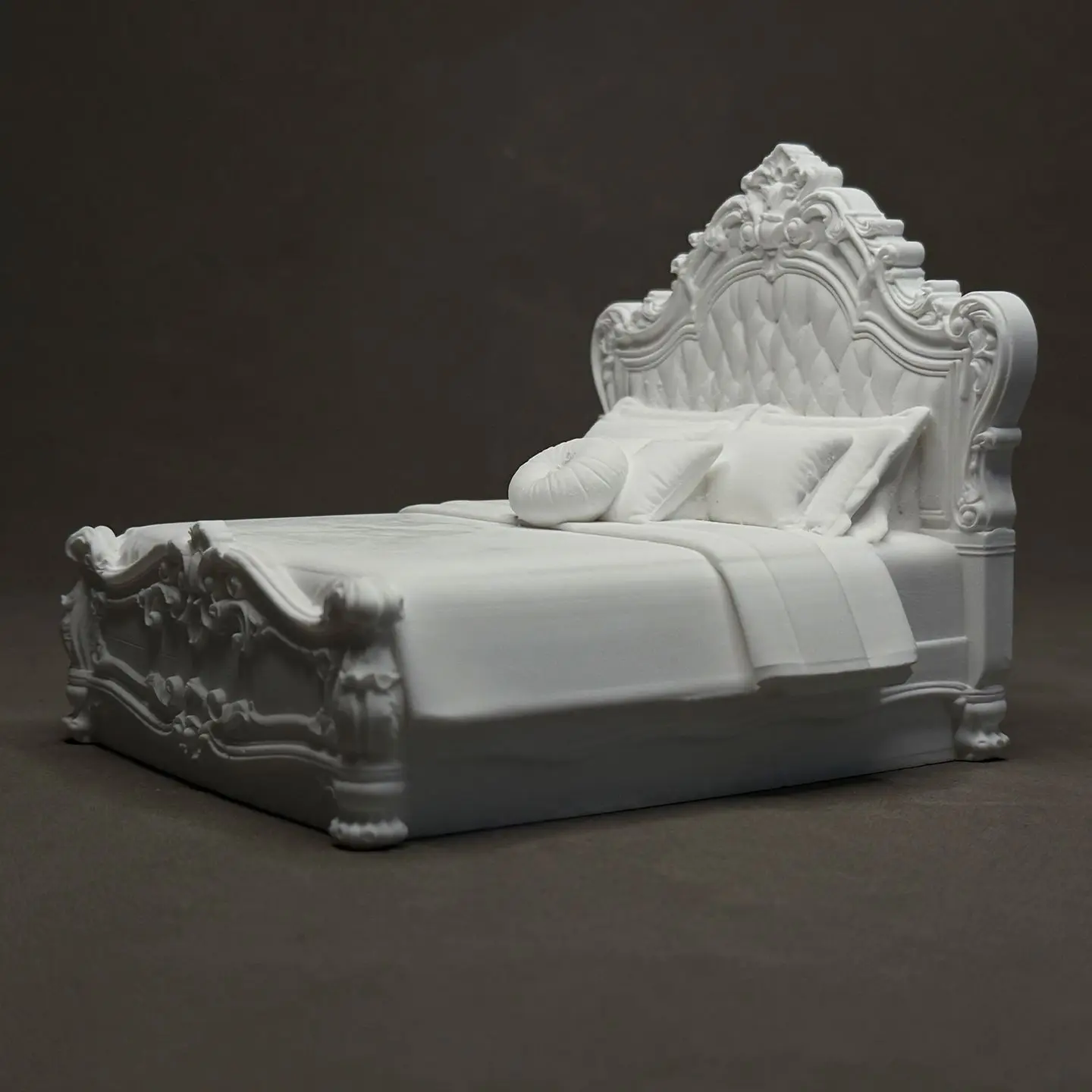 Plaster French Palace White Bed Frame Luxurious Design Figurine Landscape Ornament Decorative Ornament Photography Props