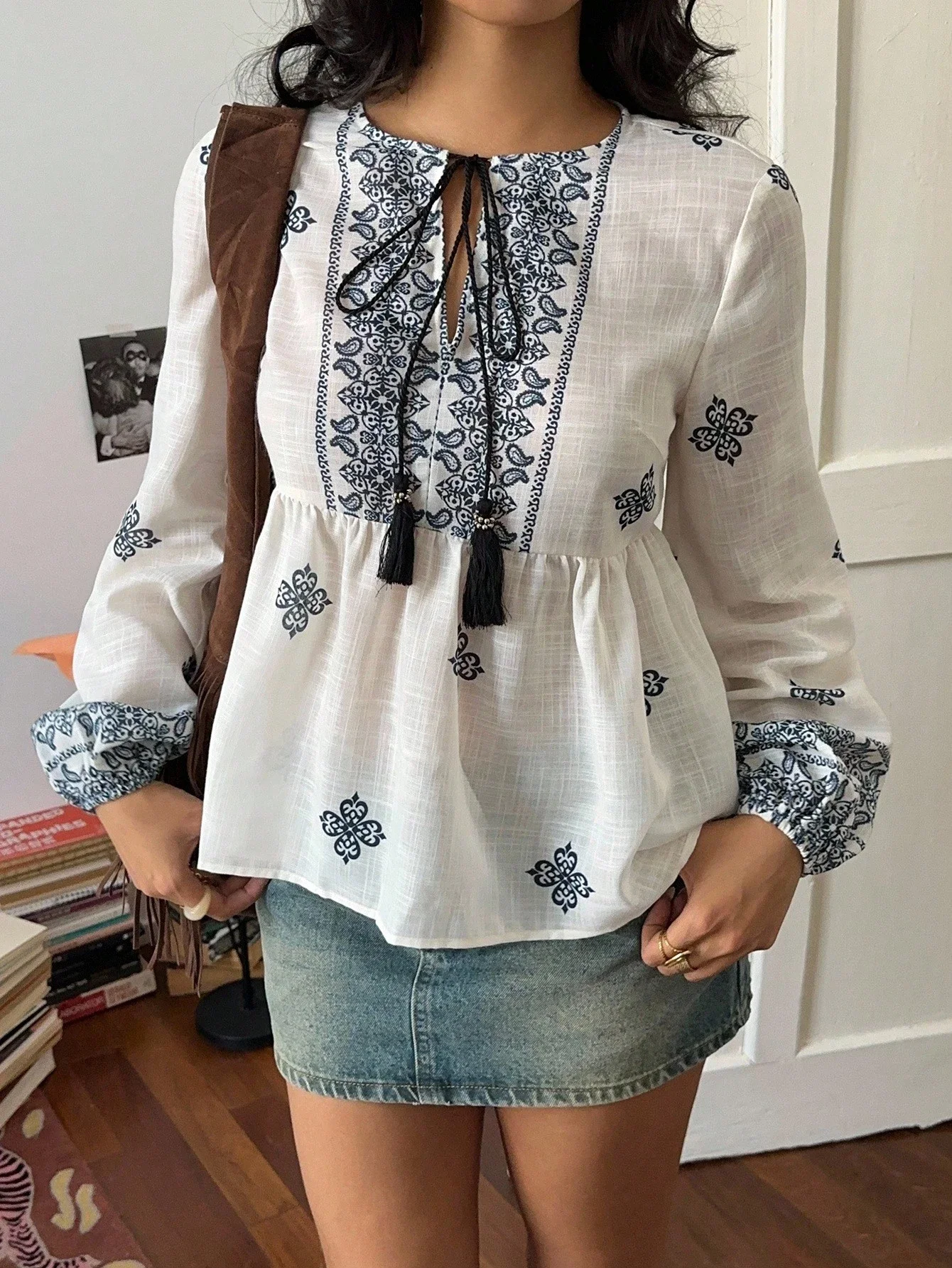 

Women's Retro Print Tie-Up Tassel Lantern Sleeve Casual Blouse