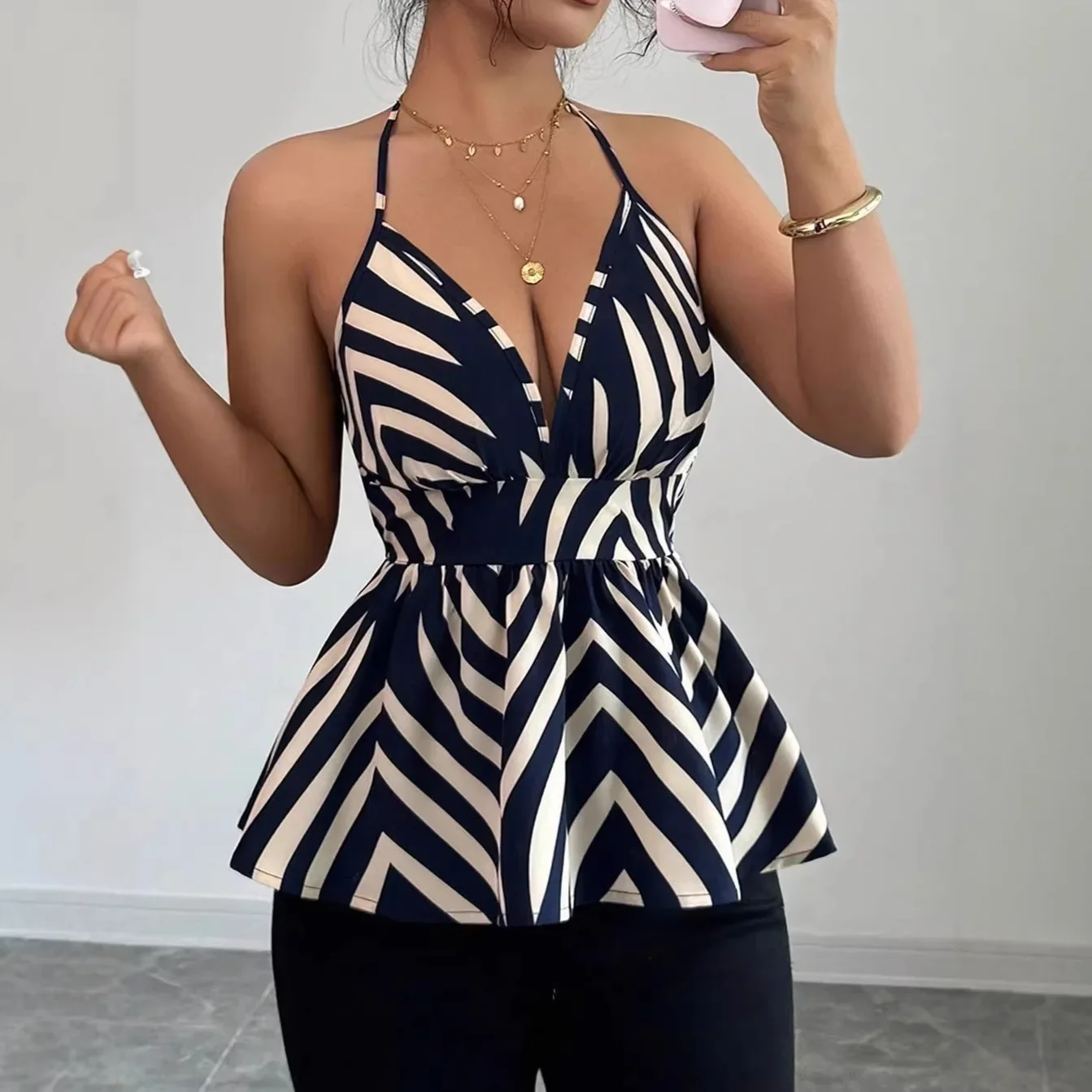 

New Spring and Summer Women's Temperament Elegant V-neck Thin Shoulder Strap Front A-fold Suspender Halter Top