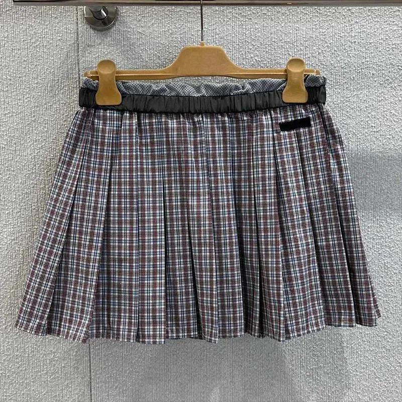 

High-quality women's mini pleated skirt with fashionable checkered pattern for casual schoolwear 2570512