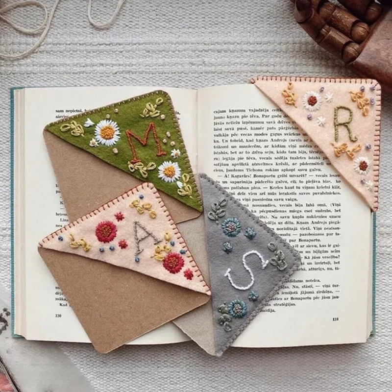 Hand Embroidery Corner Bookmark Felt Triangle Label Bookmark for Student Bookmark Stationery School Student Gift Office Supplies