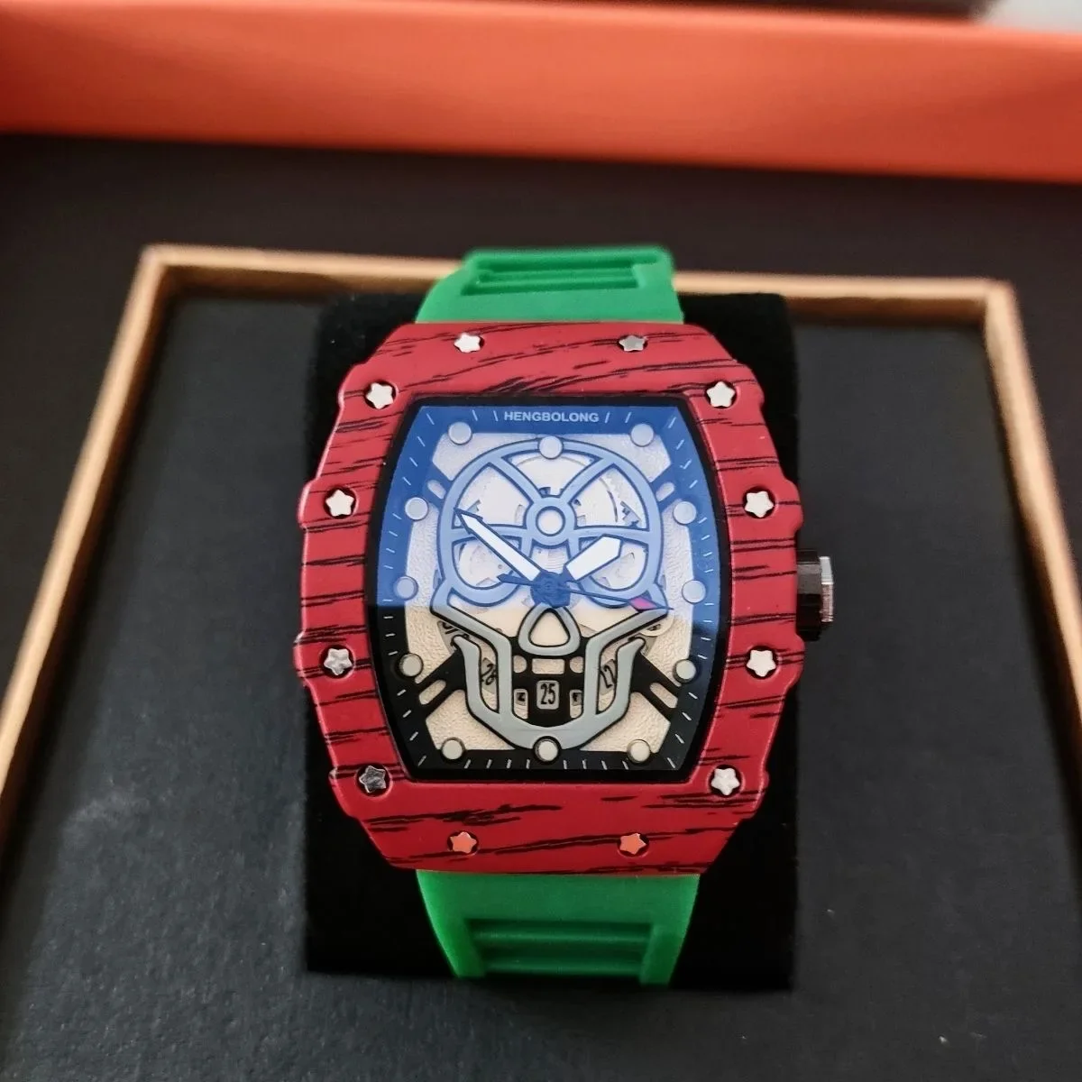 Creative Hollow Skull Tonneau Quartz Watch Men Luminous Calendar Window Fun Color Matching Rubber Strap Men Watches Holiday Gift