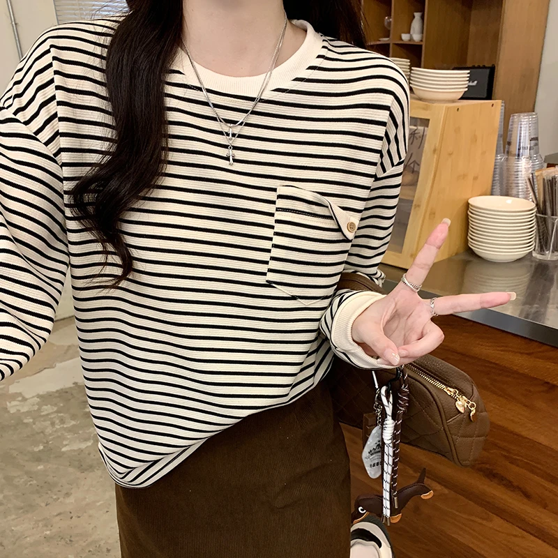 Korean Style Chic Striped Long Sleeve Loose T-shirts Women New Spring Autumn Casual Pocket O-neck Tee Shirt Woman Tops