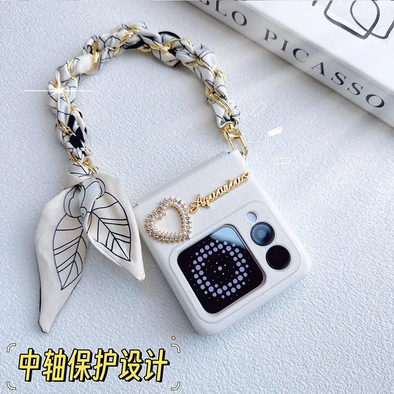 DIY เพชรหัวใจรักหมีสําหรับ Samsung Galaxy Z Flip 7 6 5 4 3 ZFLIP7 5G ดอกไม้ผ้าพันคอผ้าไหมสร้อยข้อมือฝาครอบ