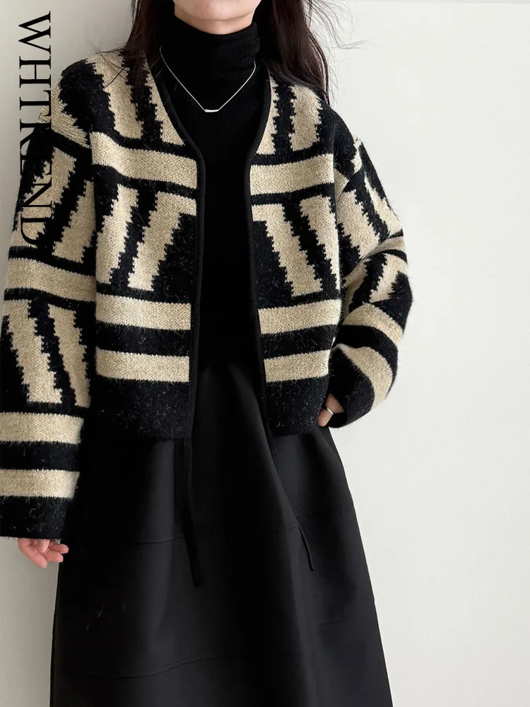 

WHTREND осенне-зимний свитер в полоску с геометрическим рисунком, кардиган для женщин, новый стиль, элегантное вязаное короткое пальто WH1850