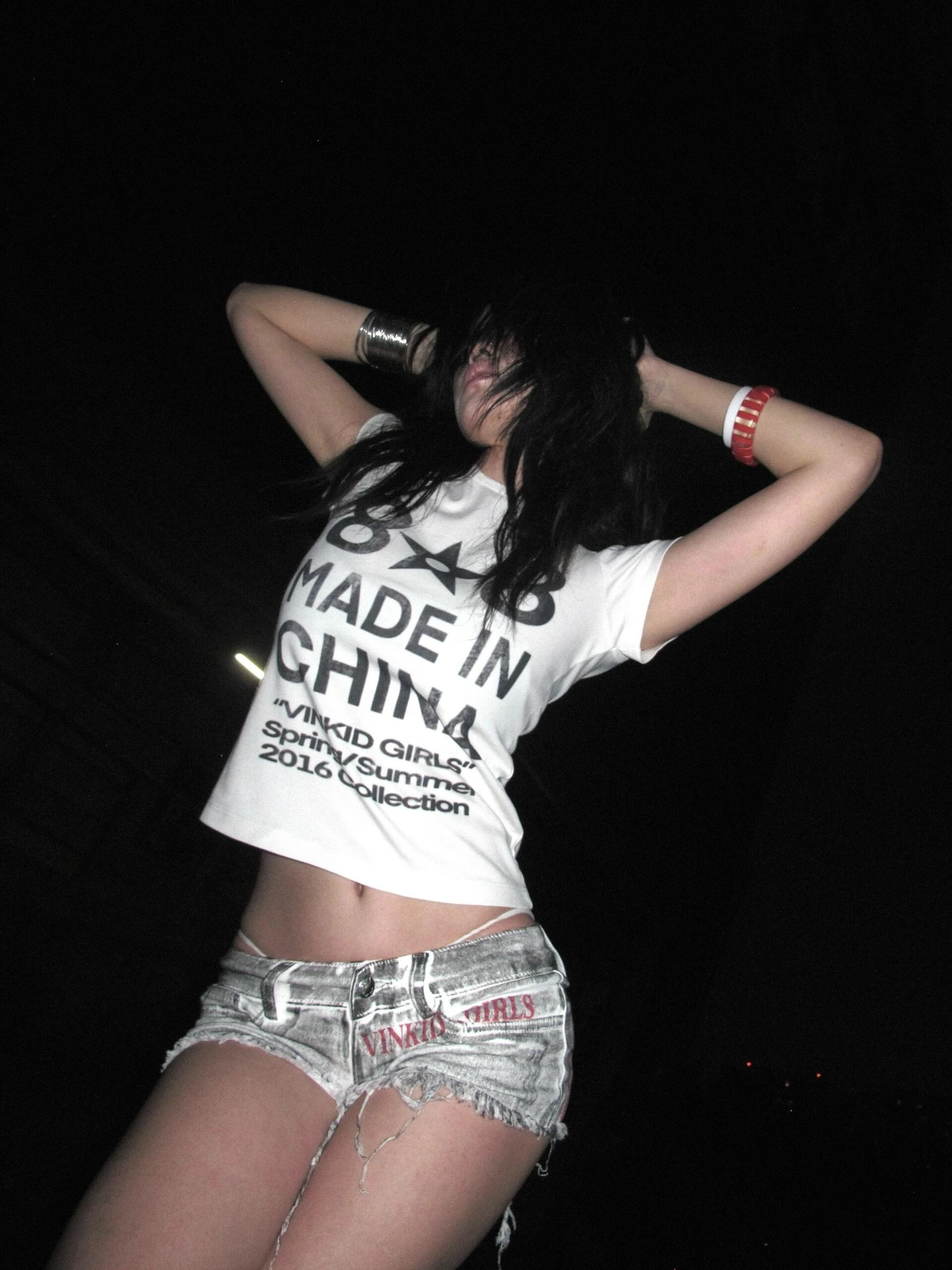 Karrcat Trashy Y2k T-Shirt mit Buchstaben-Print, Grunge-Ästhetik, kurzärmeliges Crop-Top, Vintage-Punk, weiß, Streetwear, amerikanischer Retro-Emo-Stil – Detail 4