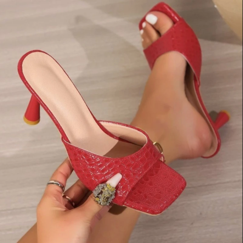 Zapatillas de tacón alto de Color liso para mujer, chanclas de punta cuadrada a la moda, sandalias de diseño con punta abierta, chanclas femeninas