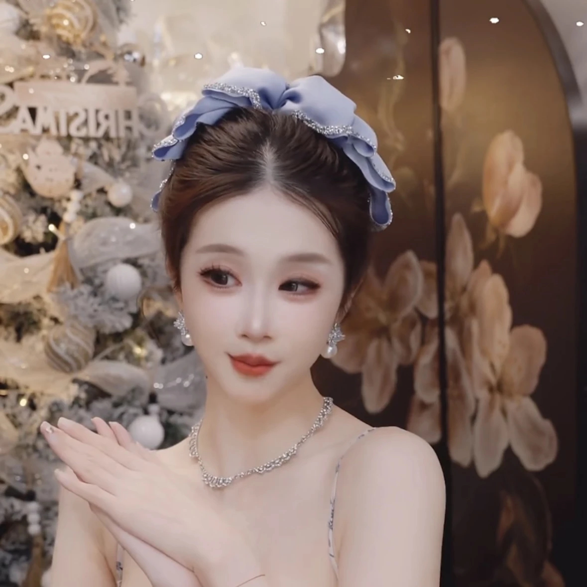 

Cloud Bubble Petals Wave Fine Flash Chain Temperament Wind Spring Clip Super Fairy Fashion Top Clip Head Flower Hairpin Women