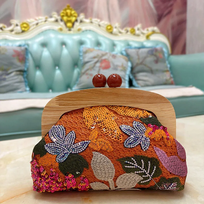 

Flower Sequined Wooden Clip Shoulder Bag Floral Appliques Crossbody Bags for Women Embroidery Shell Beach Bag Woven Handbag NEW