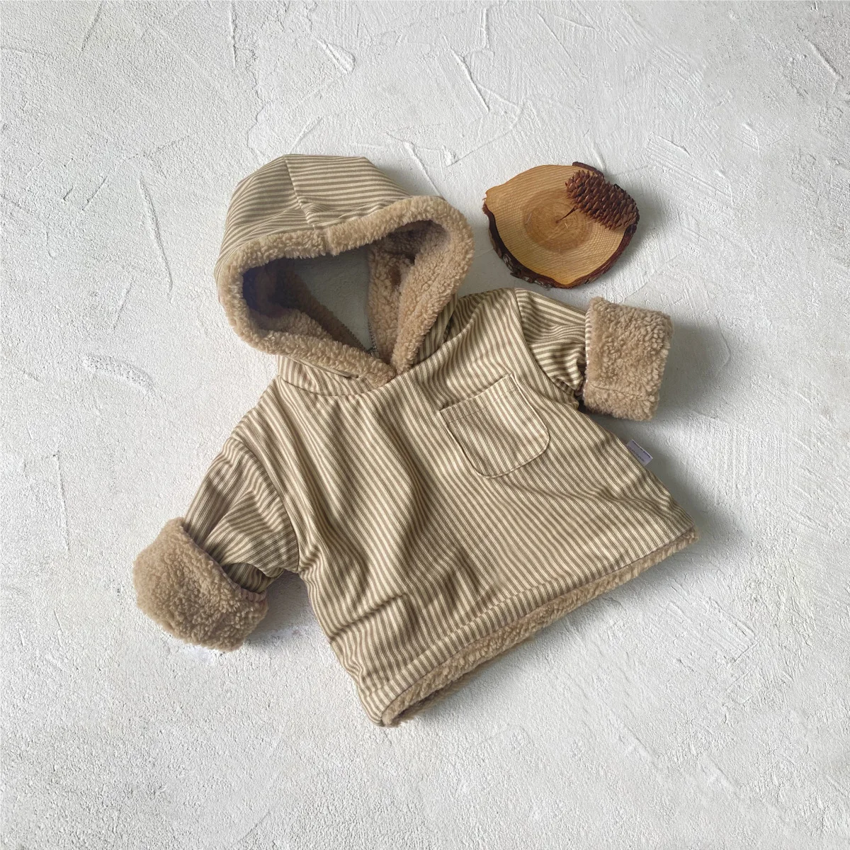 Abrigo de felpa con capucha para bebé, cárdigan a cuadros para niña pequeña, chaqueta cálida de doble cara gruesa de terciopelo para niño pequeño, novedad de invierno de 2024