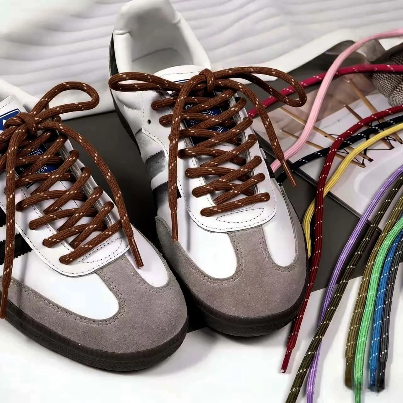 

1 пара разноцветных круглых шнурков для тренировочных кроссовок с точечным узором, длина 140 см, шнурки для самостоятельной сборки, подходят для мужских и женских кроссовок, немецких тренировочных кроссовок, повседневных кед и ботинок.