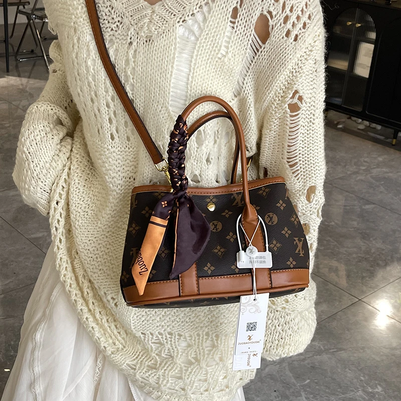 

Unique High-End Minimalist Vintage Fashionable Bag For Commuter Women With Crossbody Strap Design