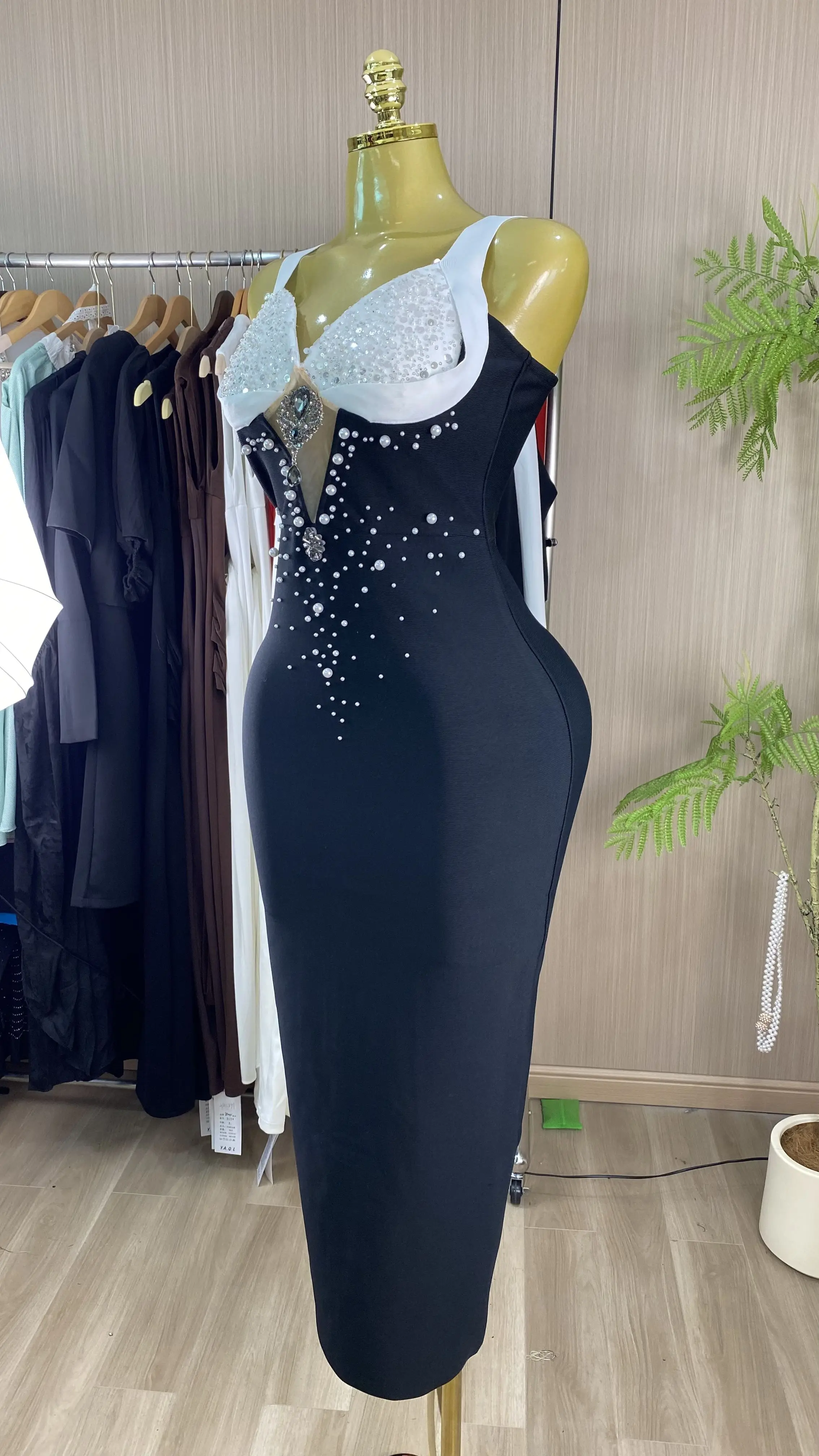 Elegant black rhinestone V-neck backless bodycon mini dress for winter evening wear.-GZXX888