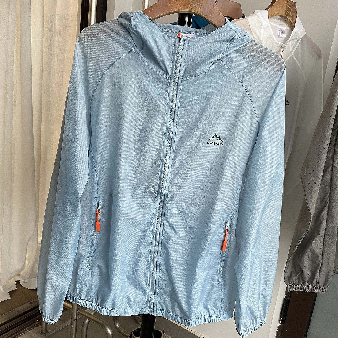 

Ультратонкая легкая быстросохнущая дышащая летняя кепка для активного отдыха, солнцезащитная одежда, молодежная модная городская куртка на молнии