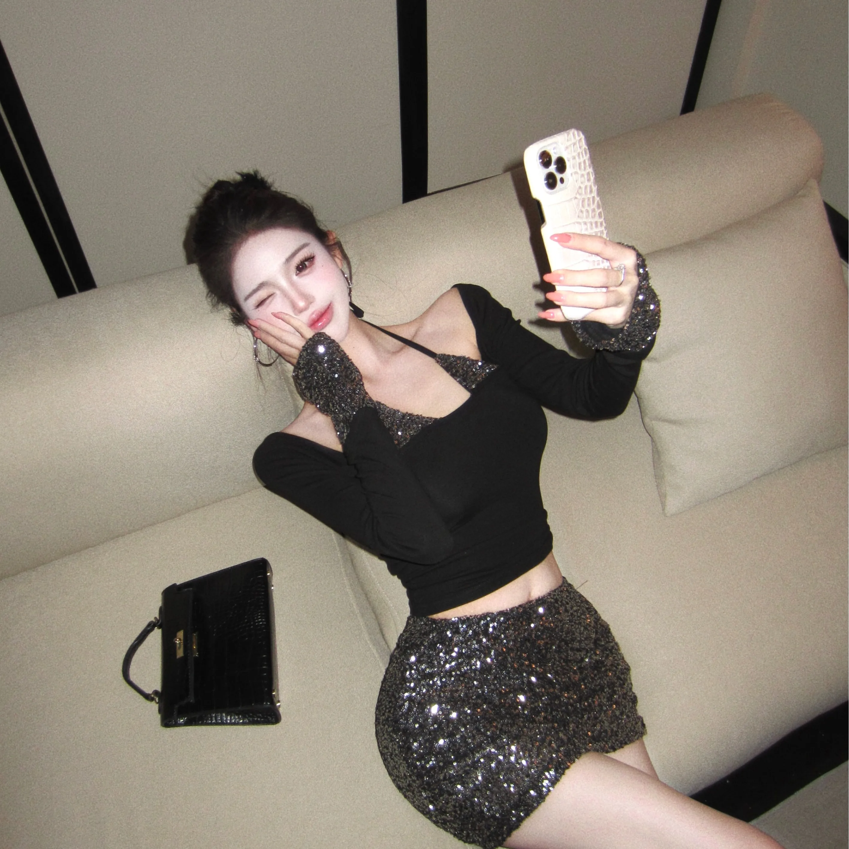 

Сексуальный модный женский комплект: короткая юбка и топ, костюм-двойка с дизайнерскими вставками, зимняя коллекция, стиль Hot Girl, китайский бренд