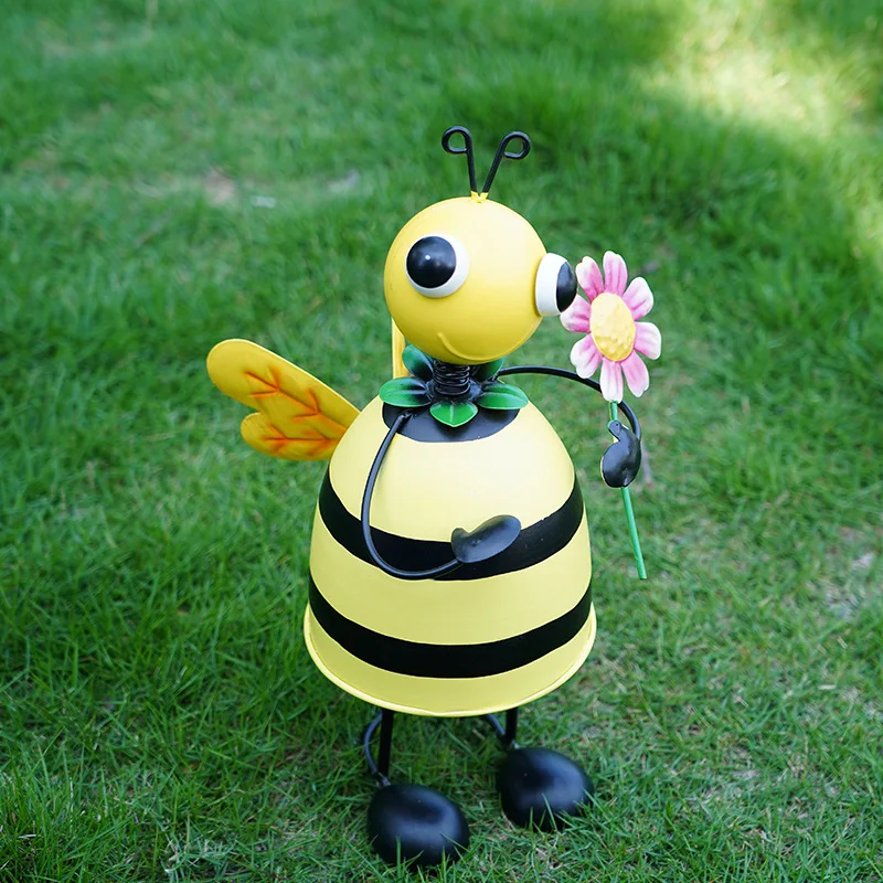 

Bee with Flower Garden Ornaments Lovely Gardening Gifts for Women Men Irom Statue Crafts Porches Yard Patio Home Decor Figurine