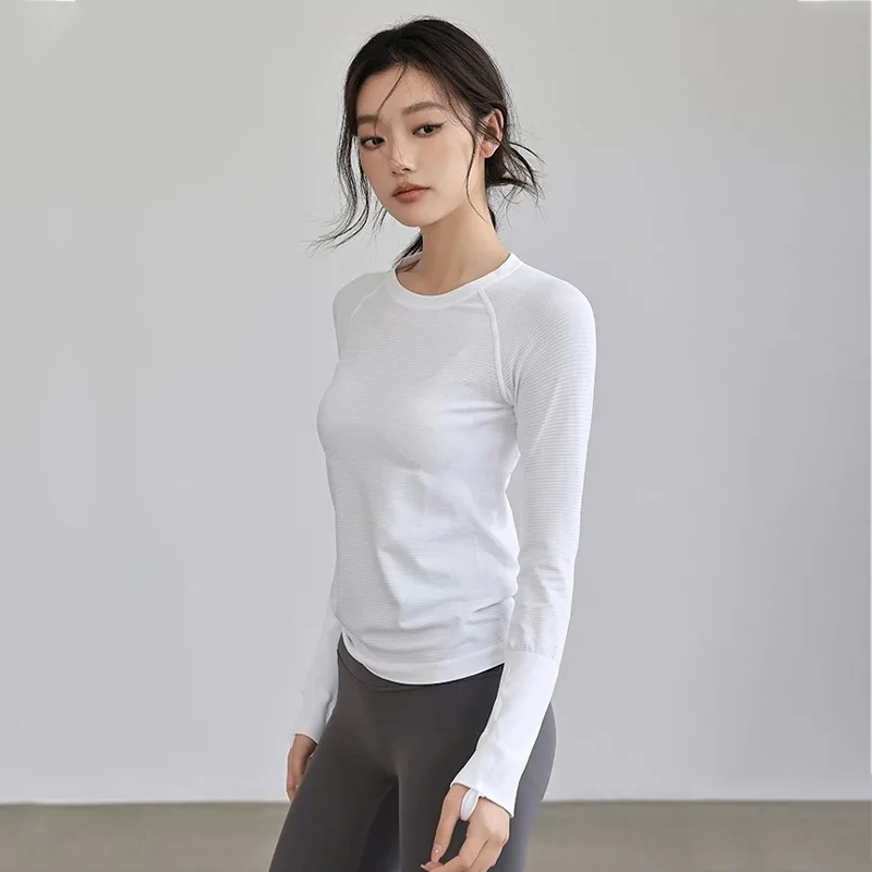 Ultra-Lightweight Seamless Yoga Top with Thumb Holes - Quick-Dry, Moisture-Wicking, No Chafing, Ideal for Any Workout! image 5