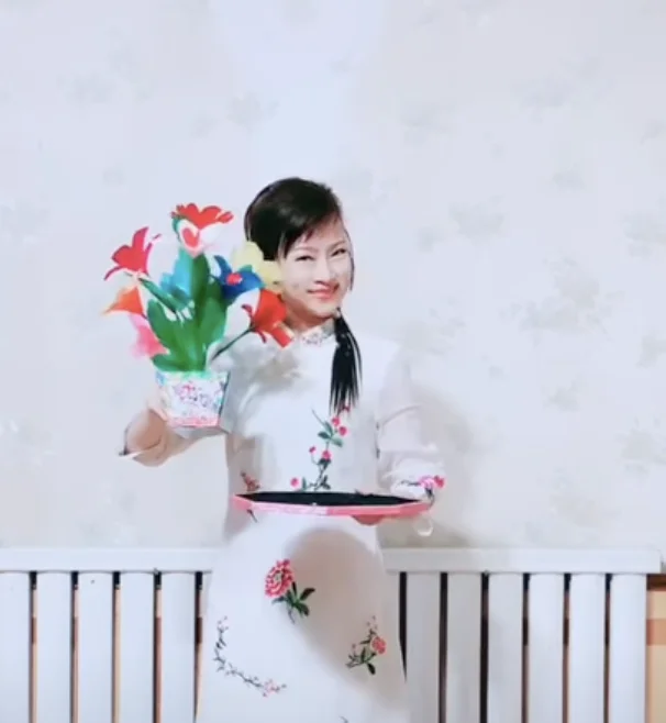 

YG Magic Tricks Appearing Potted Flower Tray Feather Flower Appearing Magia Magician Stage Illusions Gimmicks Mentalism Props