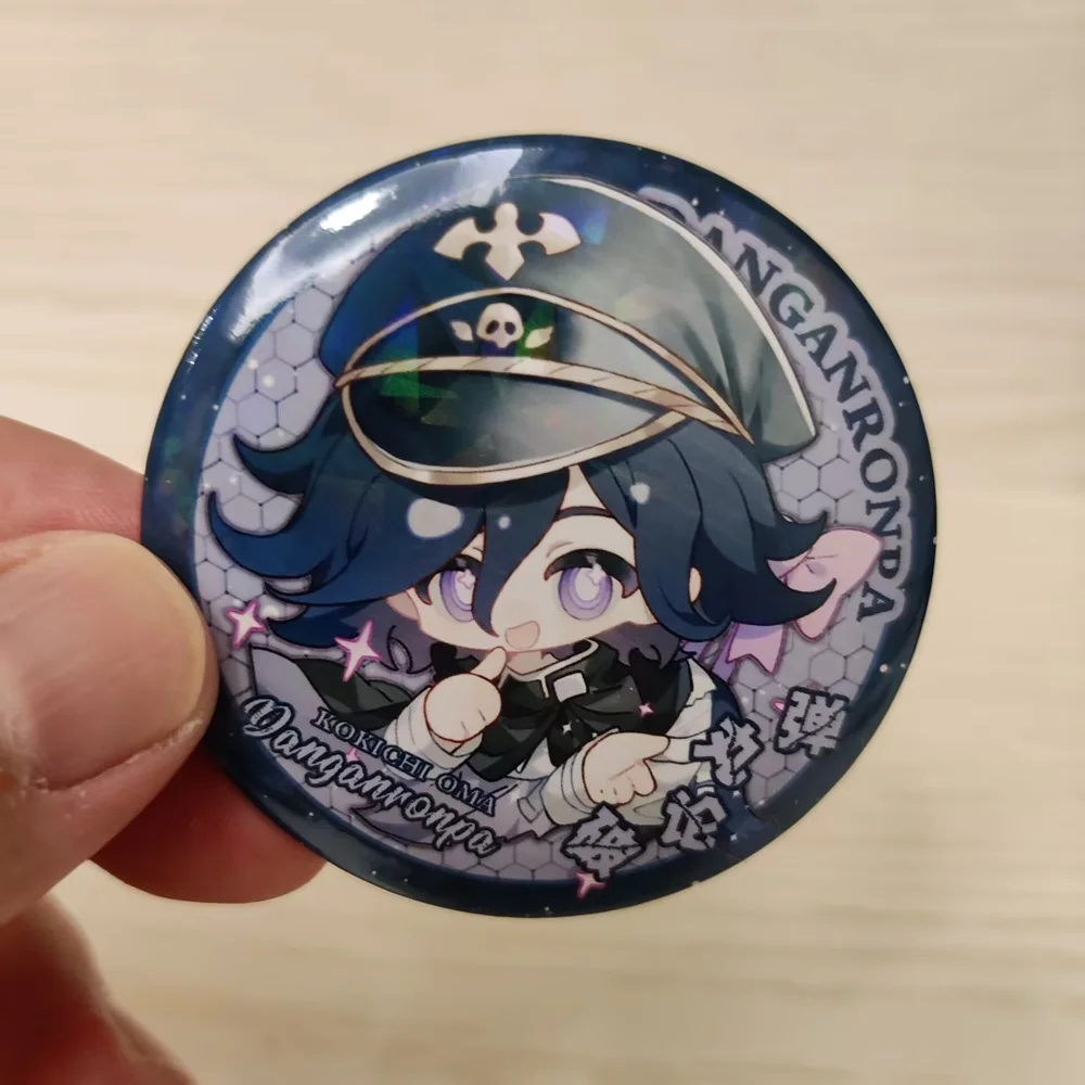 Juego Danganronpa versión Q figuras de Anime Yasuhiro Taeko Kokichi Oma insignia láser de Metal Saihara Shuichi lindo bolso decoración Pins juguete