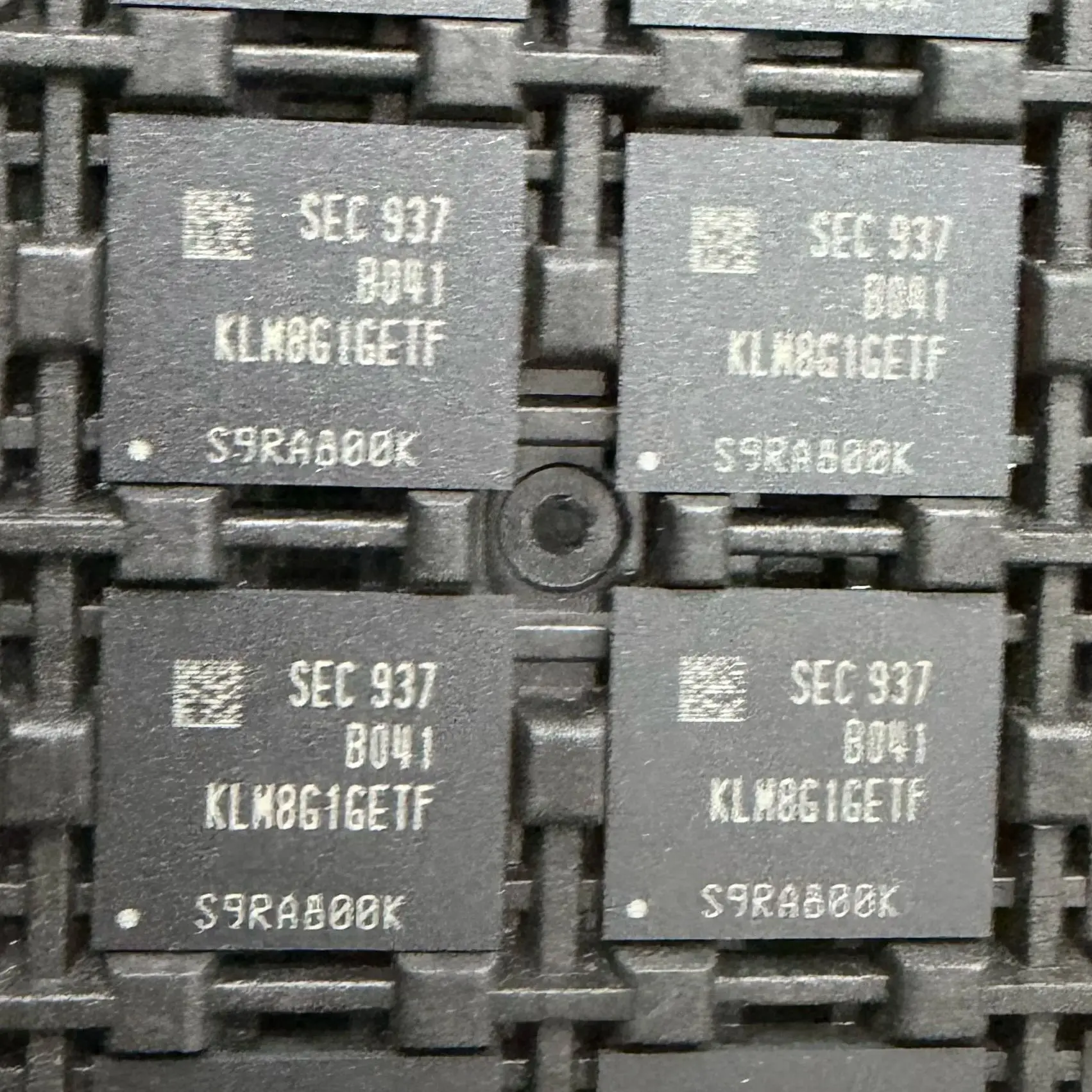 KLM8G1GETF-B04 8GB …