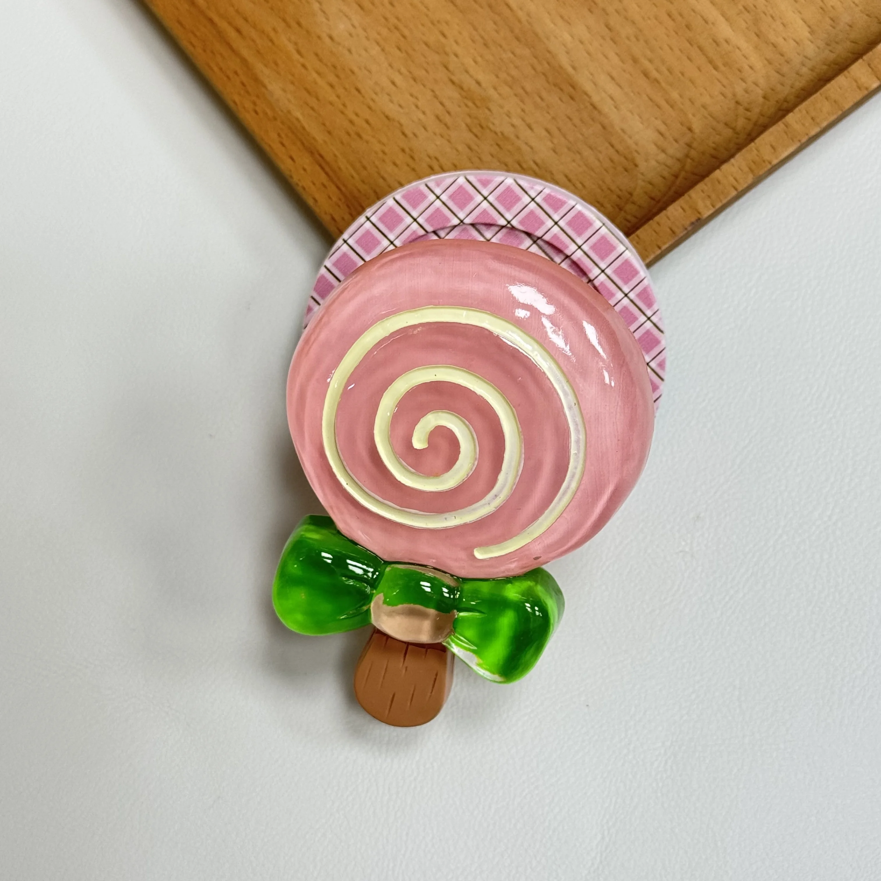 متعة ولطيفة الملونة مصاصة المغناطيسي قوس للطي مناسبة لفون 17 جراب هاتف دعم حامل حلقة الهاتف