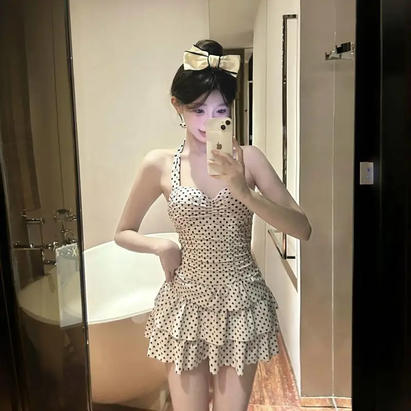 폴카 도트가 있는 한국 스타일 비키니 가슴 패드가 있는 새로운 수영복 리조트 온천에서 입기 좋은 여성용 달콤한 스타일의 수영복