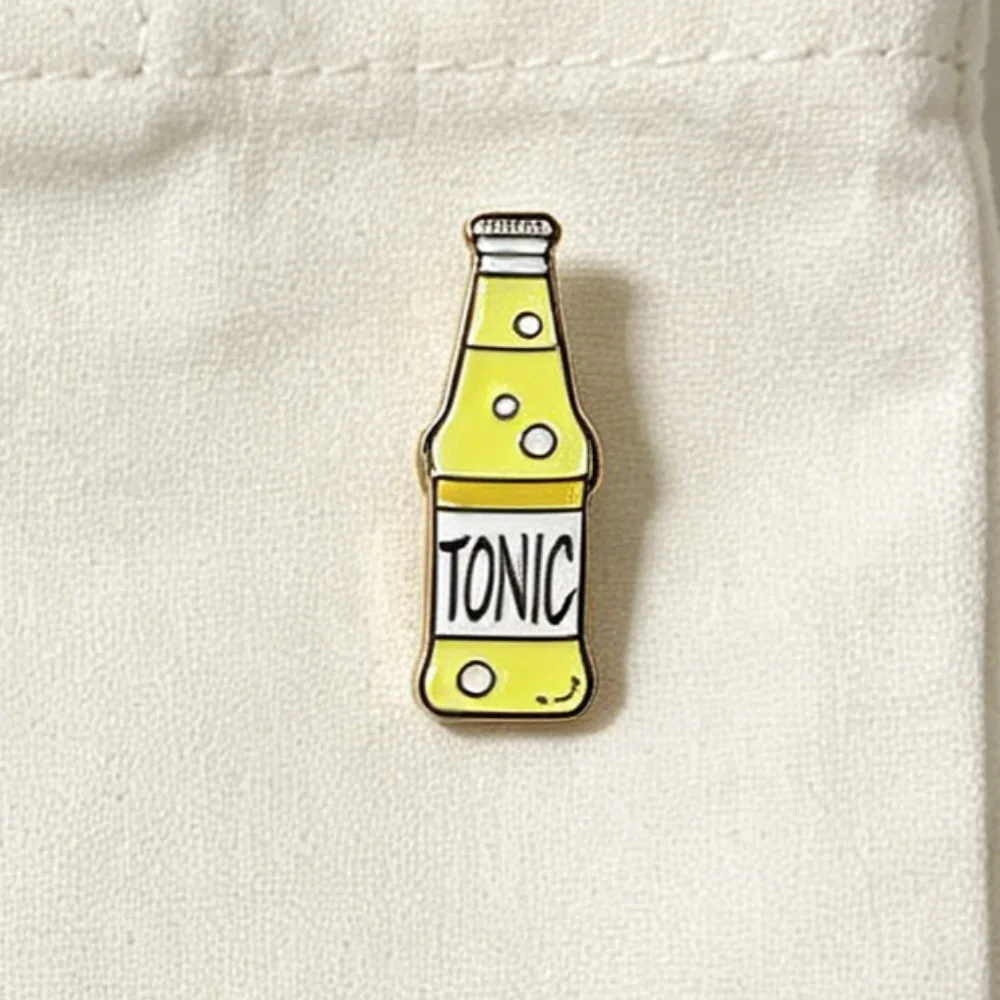 Lustiges Gin & Tonic Emaille-Abzeichen-Set, Paar Alkoholflaschen-Kunststücke, Ästhetisches Accessoire für Taschen & Kleidung – Detail 3