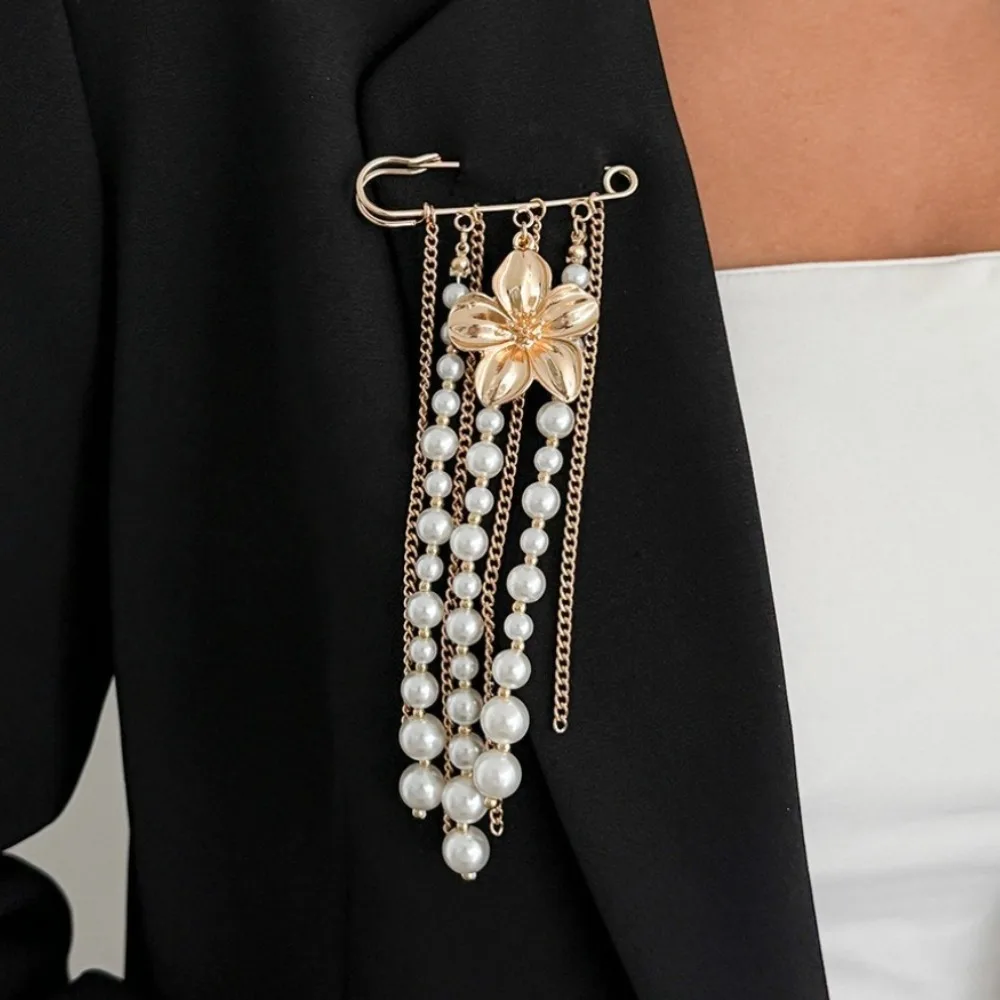 

Fashion Pearl Flower Suit Brooch Exaggerated Multi Tassel Lapel Pins Accessory for Women Decoration Party Wedding Jewelry