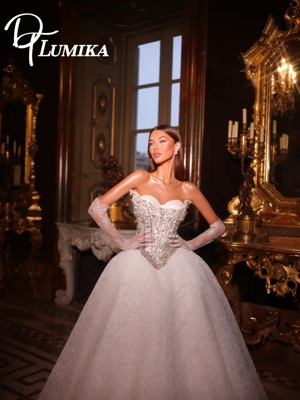 

Luxury Strapless Crystal Beaded Gown Wedding Dress Elegant Lace Bridal Dress Dazzling Oversized Bridal Gown Vestidos De Novia