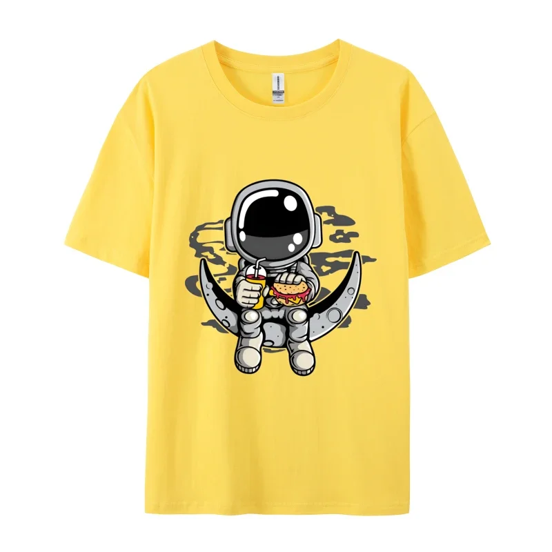 The Astronaut Crescent Eating Fast Food Tee Shirts Man 2024 New Fashion Tops T Shirt Summer Pure Cotton T Shirt Mens