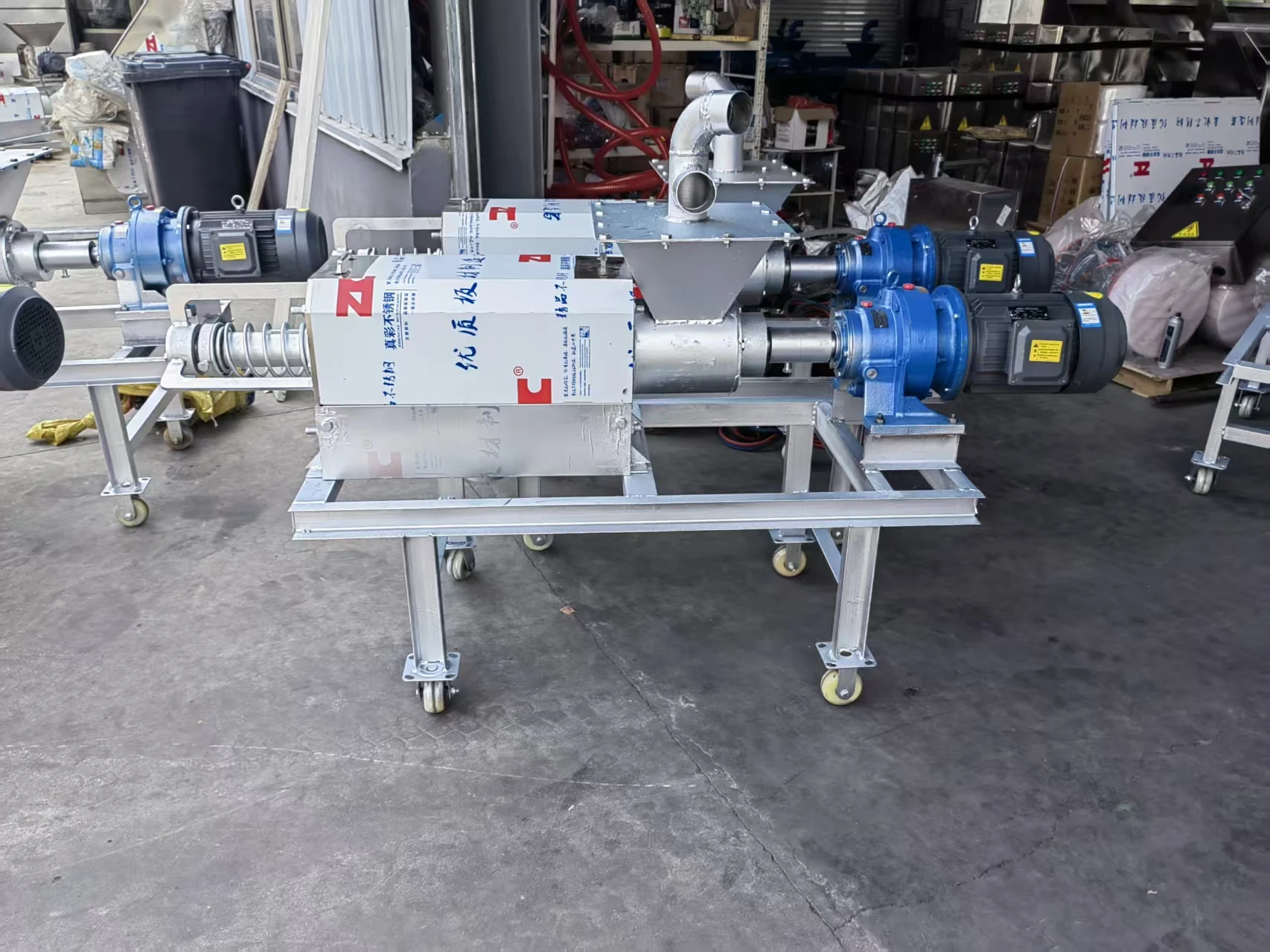 Small Farm Wet & Dry Solid-Liquid Separator For Cow Manure Hot Sales Pig Excrement Humidity Squeeze Dryer With Pump Motor