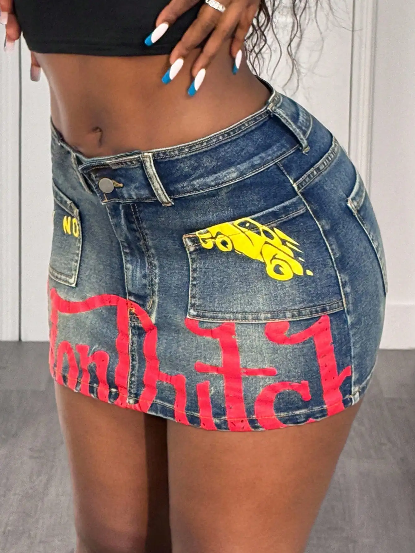 

Low-Waisted Denim Mini Skirt With Letter Print And Pockets Y2K Street Punk Style