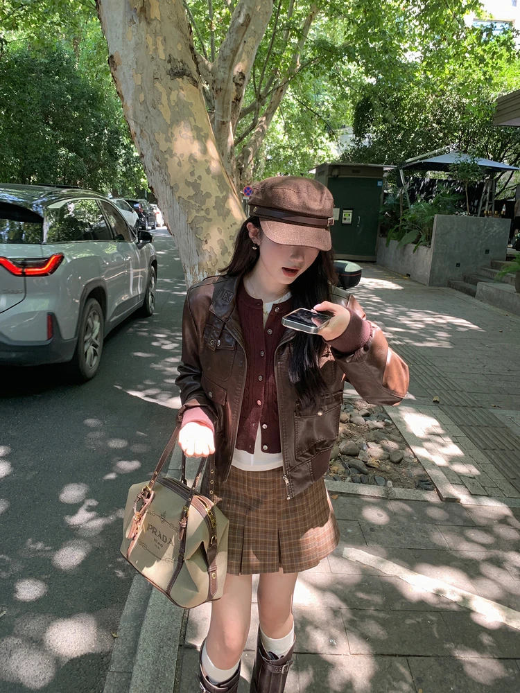 Uniwersalna damska kurtka skórzana, designerska, z nutą osobowości, w stylu retro, idealna do dojazdów do pracy, luźny krój, długi rękaw, zapinana na zamek.